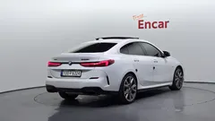 2022 BMW 2-Series M235i xDrive, белый — фото 2