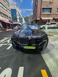 2023 BMW XM 4.4, чёрный — фото 1