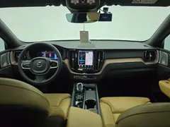 2024 Volvo XC60 B5 Ultimate Bright, белый — фото 10