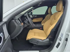 2024 Volvo XC60 B5 Ultimate Bright, белый — фото 17