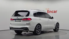 2021 BMW X7 xDrive 40i M Sport 6STR, белый — фото 2