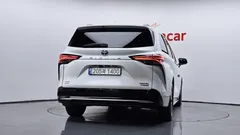2021 Toyota Sienna 2.5 Hybrid AWD, белый — фото 4