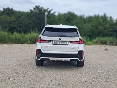 2023 BMW X1 sDrive 18d M Sport, белый — фото 2