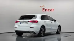 2022 Mercedes-Benz A-Class A220 Hatchback — фото 2