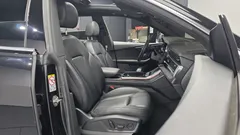 2022 Audi Q8 45 TDI Quattro Premium — фото 11