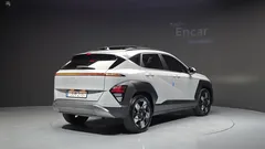 2023 Hyundai Kona Inspiration, серо-серебристый — фото 2