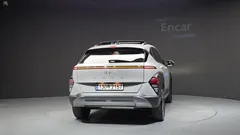 2023 Hyundai Kona Inspiration, серо-серебристый — фото 4