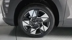 2023 Hyundai Kona Inspiration, серо-серебристый — фото 5