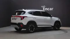 2023 Kia Seltos Gasoline 1.6 Turbo 2WD, белый — фото 2