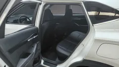 2023 Kia Seltos Gasoline 1.6 Turbo 2WD, белый — фото 11