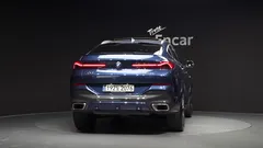 2023 BMW X6 xDrive40i M Sport, синий — фото 4