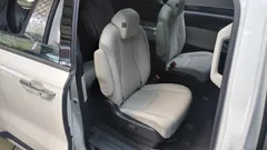 2023 Kia Canival Gasoline 9-Seater Signature, белый — фото 11