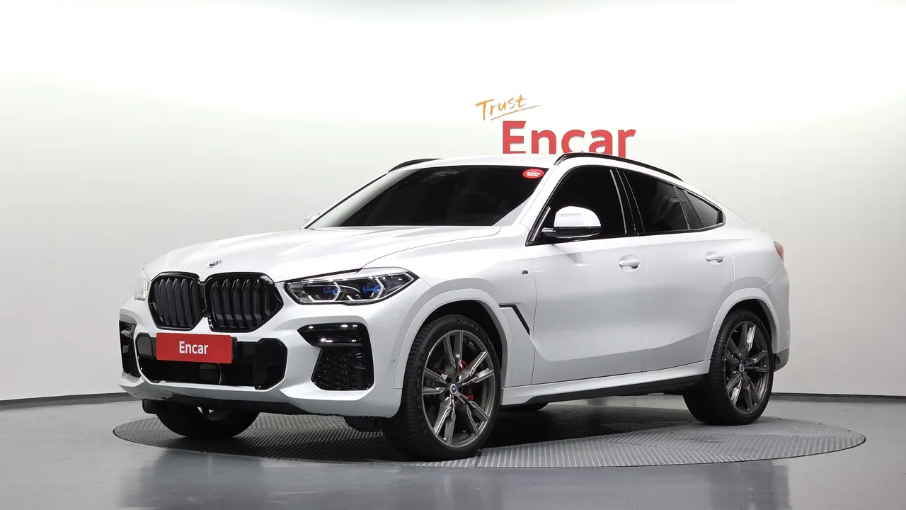 2023 BMW X6 M50i