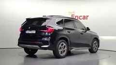 2024 BMW X1 sDrive 20i xLine, чёрный — фото 2