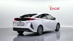 2022 Toyota Prius 1.8, белый — фото 2