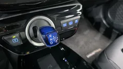 2022 Toyota Prius 1.8, белый — фото 9