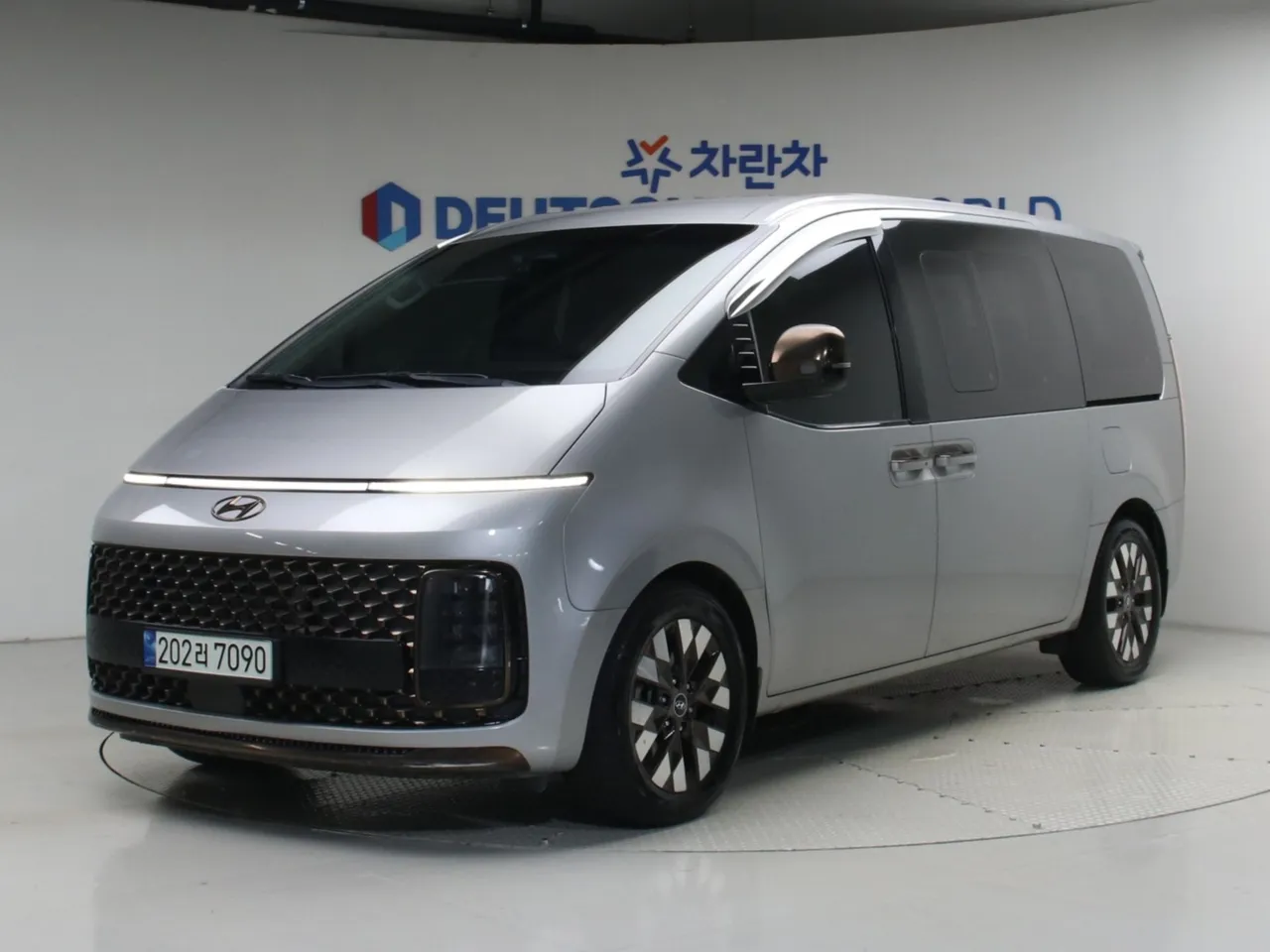2023 Hyundai Staria 4WD Lounge 9-Seater