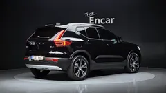 2022 Volvo XC40 B4 Inscription — фото 2