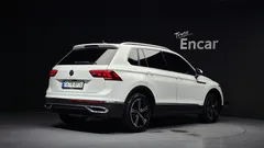 2021 Volkswagen Tiguan 2.0 TDI Premium, белый — фото 2