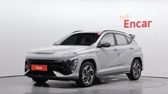 2023 Hyundai Kona Premium, серо-серебристый — фото 1