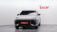2023 Hyundai Kona Premium, серо-серебристый — фото 3