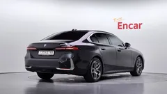 2024 BMW 5-Series 530i xDrive — фото 2
