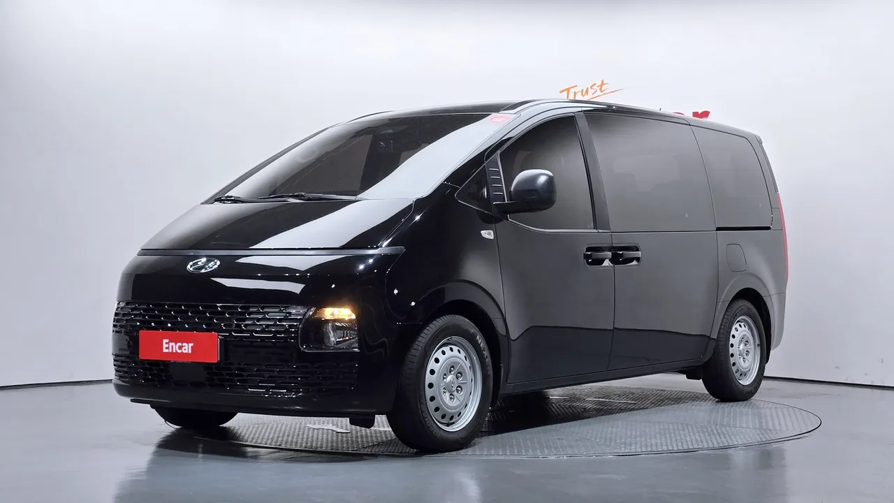 2023 Hyundai Staria Tourer 11-Seater