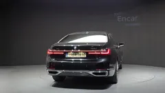 2021 BMW 7-Series 740d xDrive Design Pure Excellence, чёрный — фото 4