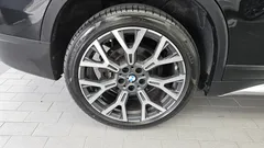 2022 BMW X1 xDrive 20i xLine, чёрный — фото 5