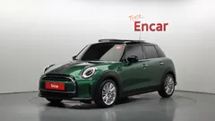 2022 Mini Cooper 5Door Classic Plus Launch Pack, зелёный — фото 1