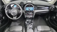 2022 Mini Cooper 5Door Classic Plus Launch Pack, зелёный — фото 7