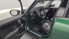 2022 Mini Cooper 5Door Classic Plus Launch Pack, зелёный — фото 10
