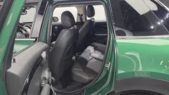 2022 Mini Cooper 5Door Classic Plus Launch Pack, зелёный — фото 11