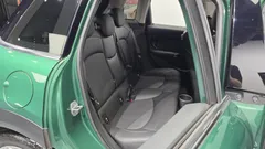 2022 Mini Cooper 5Door Classic Plus Launch Pack, зелёный — фото 12