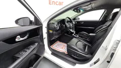 2021 Kia K3 Signature, белый — фото 10