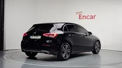 2021 Mercedes-Benz A-Class A220 Hatchback, чёрный — фото 2