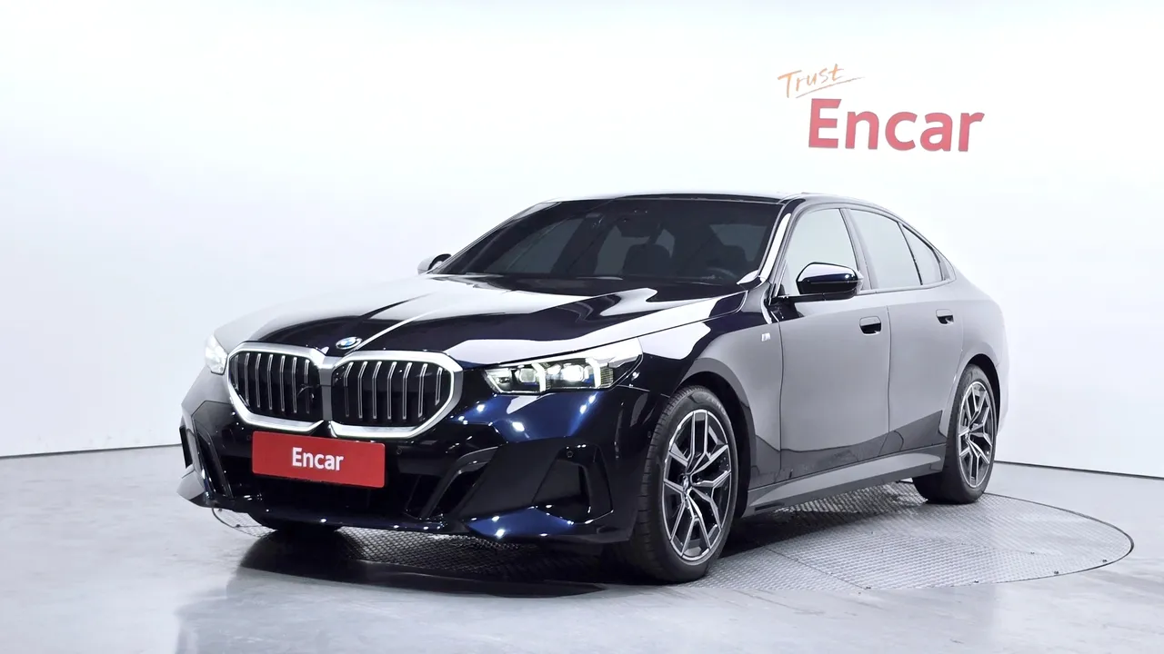 2024 BMW 5-Series 520i M Sport