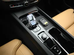 2024 Volvo XC60 B6 Ultimate Bright — фото 9