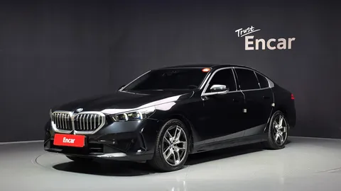 2024 BMW 5-Series 520i