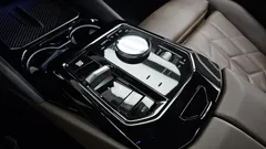 2024 BMW 5-Series 520i, чёрный — фото 9