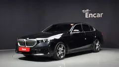 2024 BMW 5-Series 520i, чёрный — фото 11