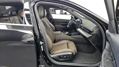2024 BMW 5-Series 520i, чёрный — фото 15