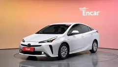 2021 Toyota Prius 1.8, белый — фото 1