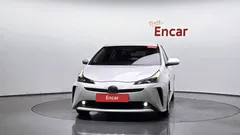2021 Toyota Prius 1.8, белый — фото 3