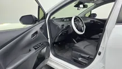 2021 Toyota Prius 1.8, белый — фото 10