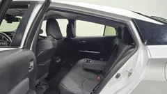2021 Toyota Prius 1.8, белый — фото 12