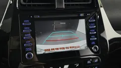 2021 Toyota Prius 1.8, белый — фото 19