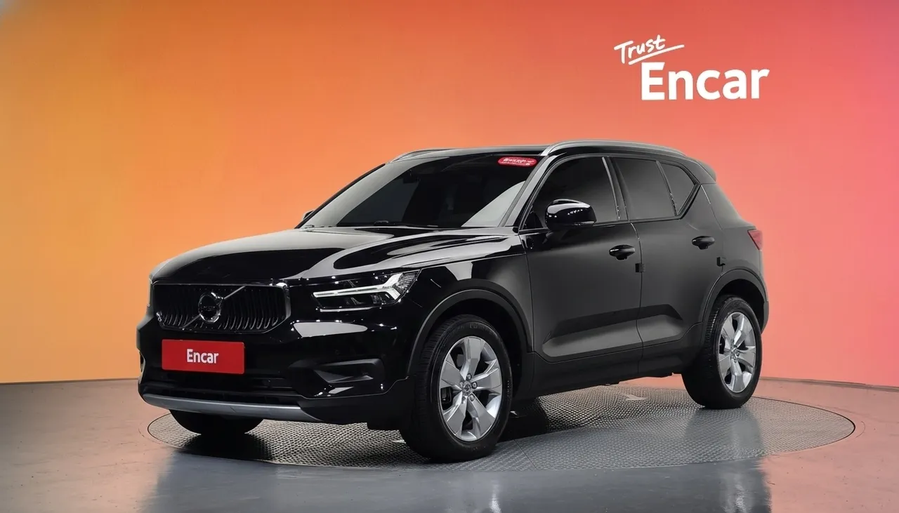 2021 Volvo XC40 B4 Momentum