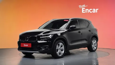2021 Volvo XC40 B4 Momentum