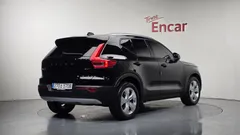 2021 Volvo XC40 B4 Momentum, чёрный — фото 2